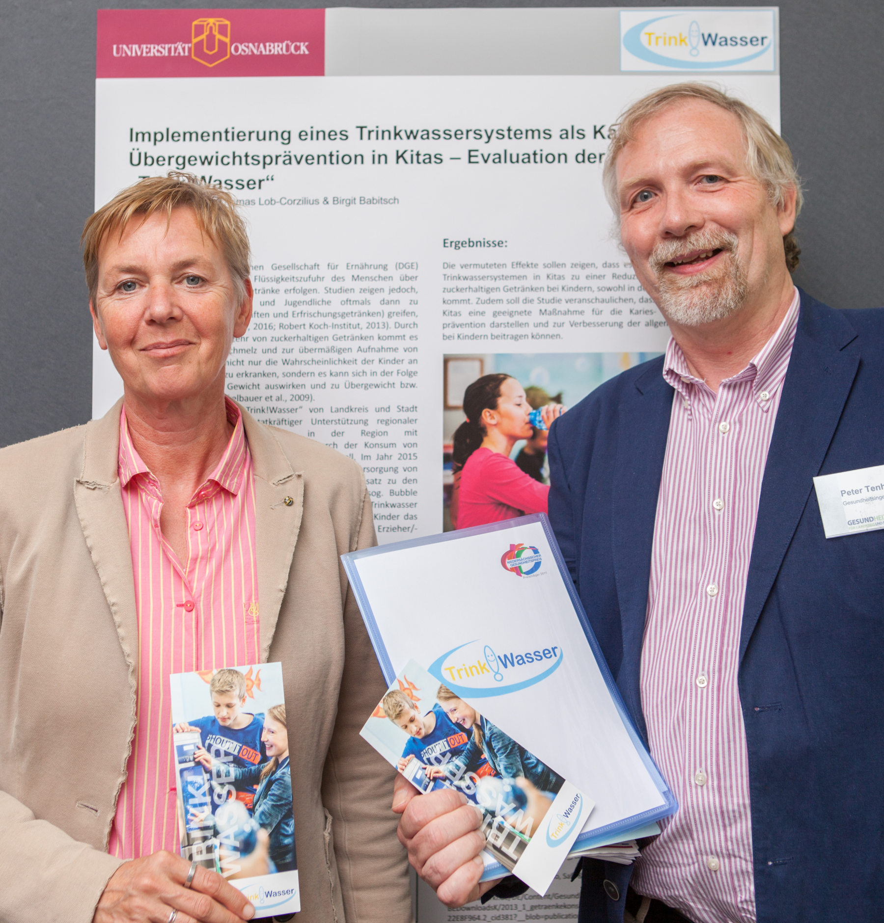 Als Stellvertretende der „Trink!Wasser“-Initiative präsentierten Peter Tenhaken vom Gesundheitsdienst für Landkreis und Stadt Osnabrück und Helga Suhre vom Wasserverband Bersenbrück das gemeinsame erfolgreiche regionale Engagement.